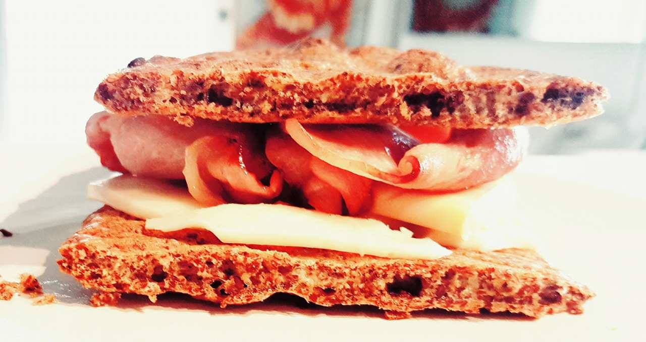 Φλατ ψωμάκι λιναρόσπορου