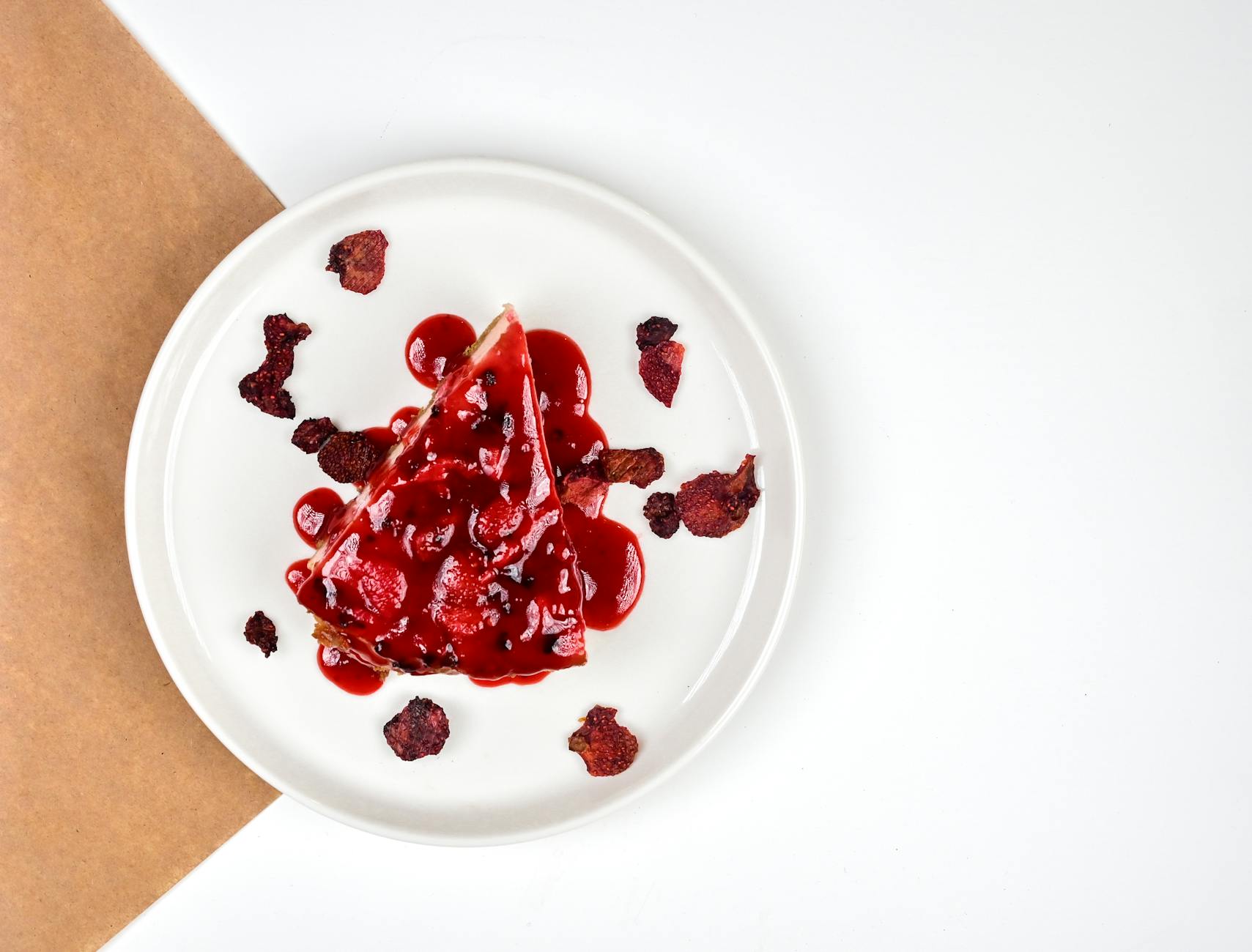 Cheesecake με σάλτσα φράουλα