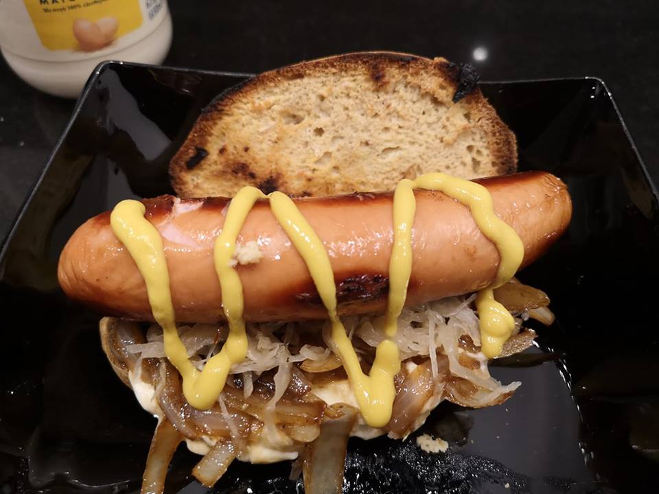 Κέτο βρώμικο με συνταγή για καραμελωμένα κρεμμύδια