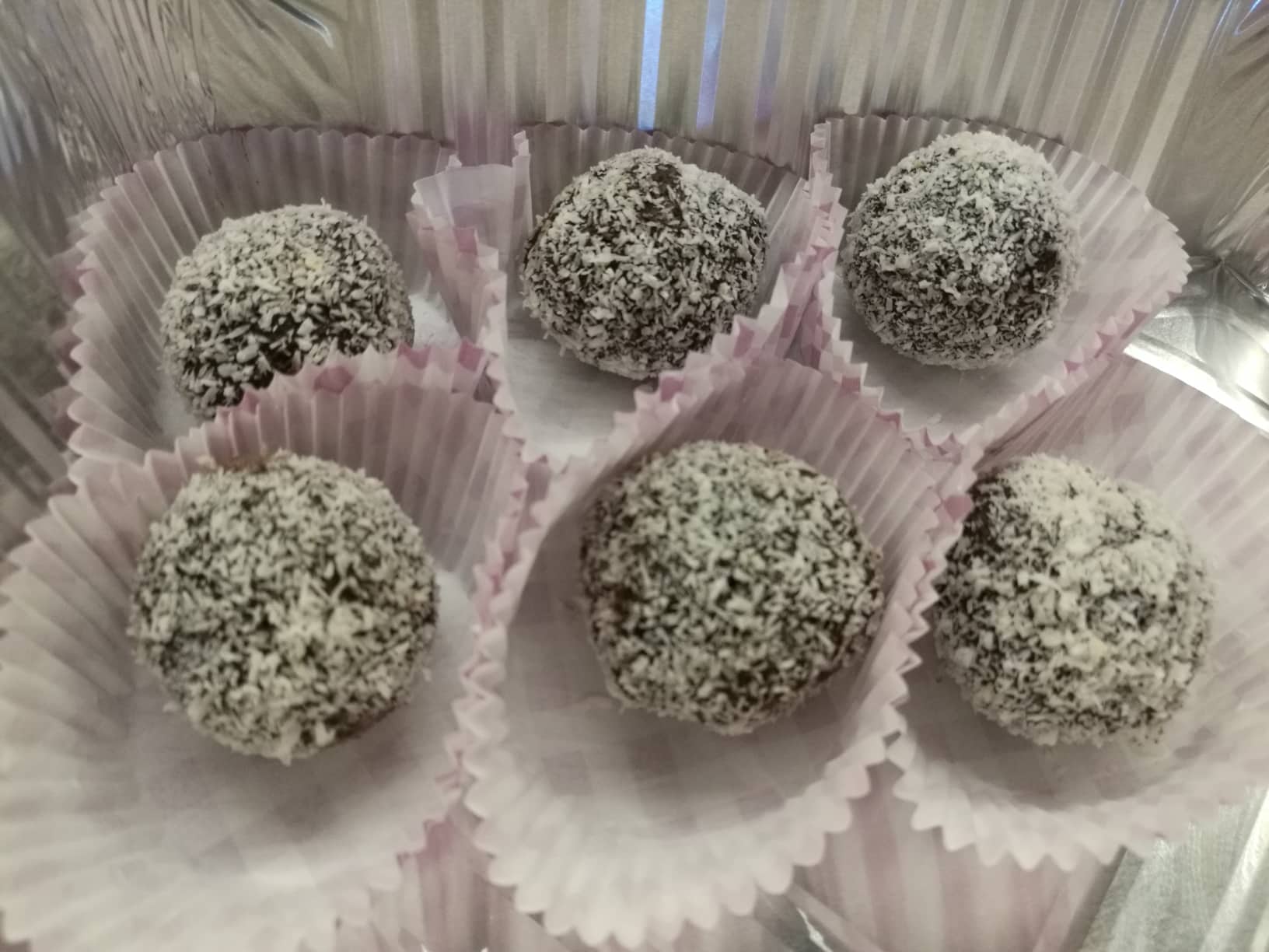 Σοκολατένια τρουφάκια καρύδας