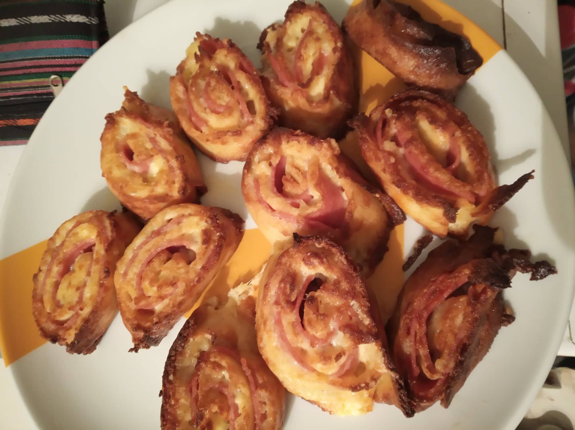 Keto cheese and bacon rolls