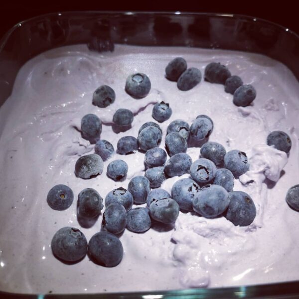 Παγωτό με blueberries ή φράουλες