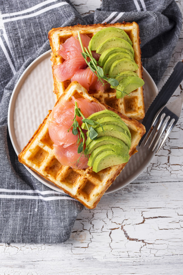 Chaffles (cheese waffles – βάφλες τυριού)