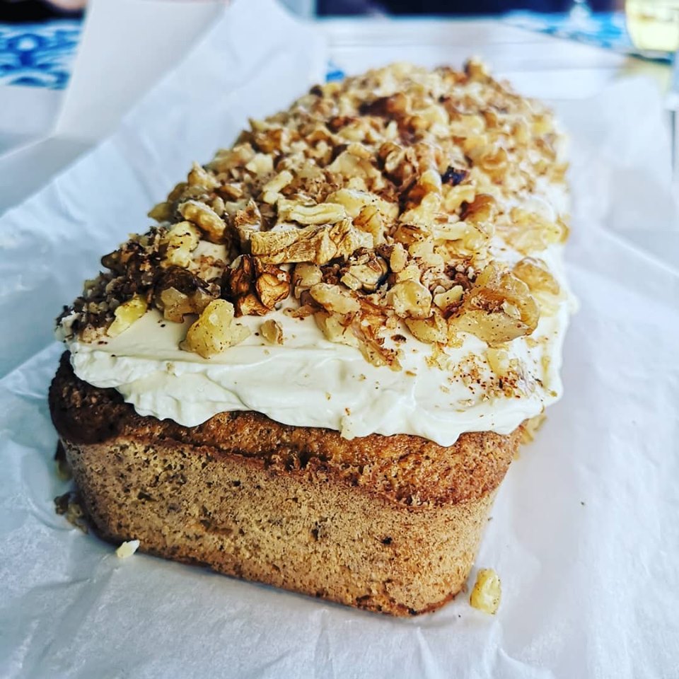 Χριστουγεννιάτικο gingerbread κέικ με κρέμα τυριού