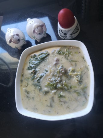 Μαγειρίτσα με συκώτι και αυγολέμονο